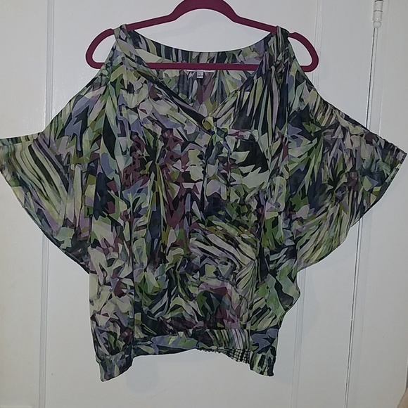 Jennifer Lopez Tops - Womens blouse Jennifer Lopez Tops - Womens blouse